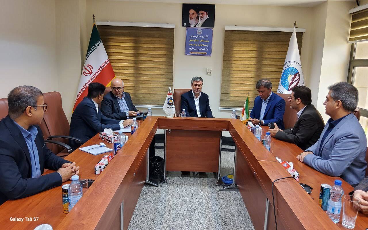 بیمه ایران ایستاده در کنار ملت ایران بیمه ایران ایستاده در کنار ملت ایران