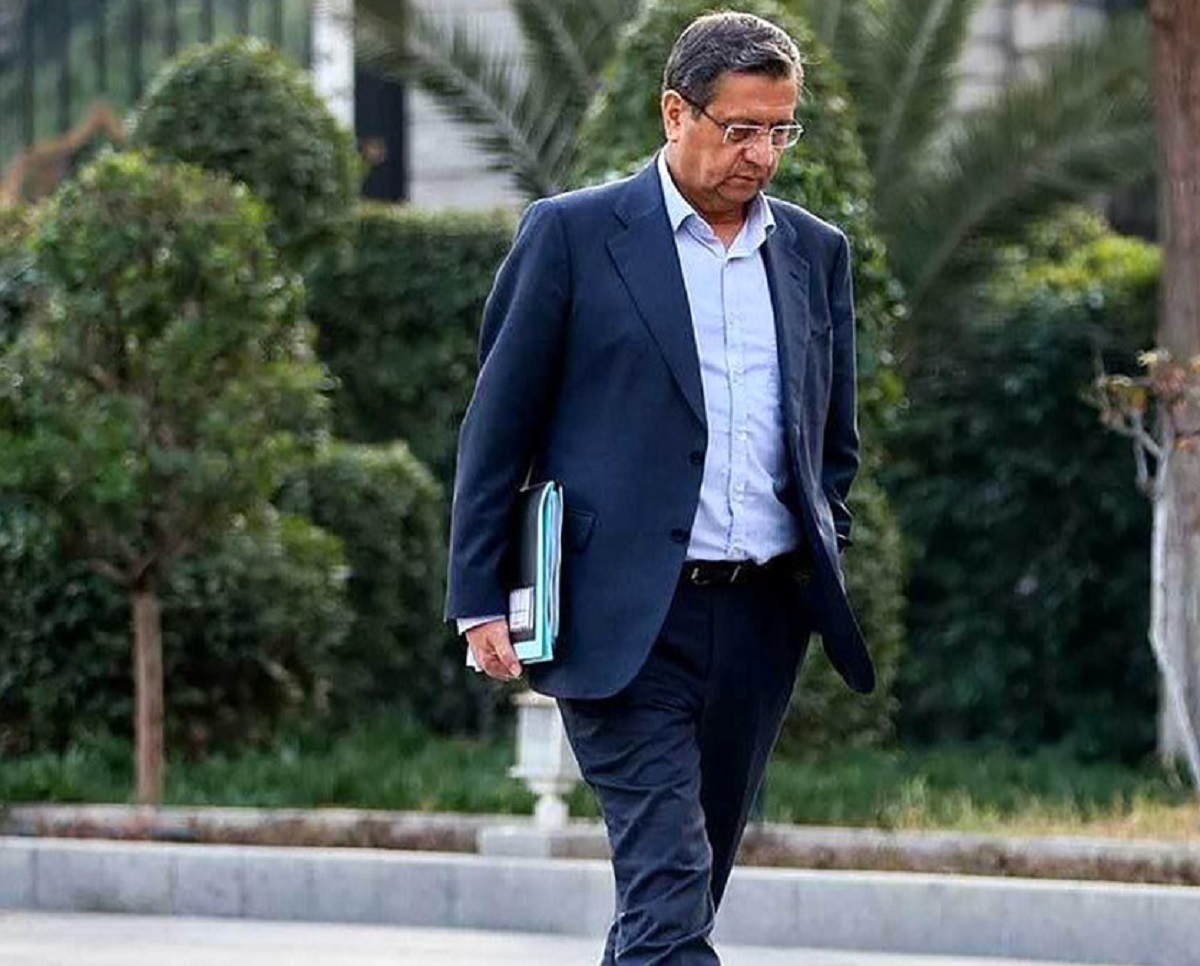 برکناری همتی از دولت چهاردهم