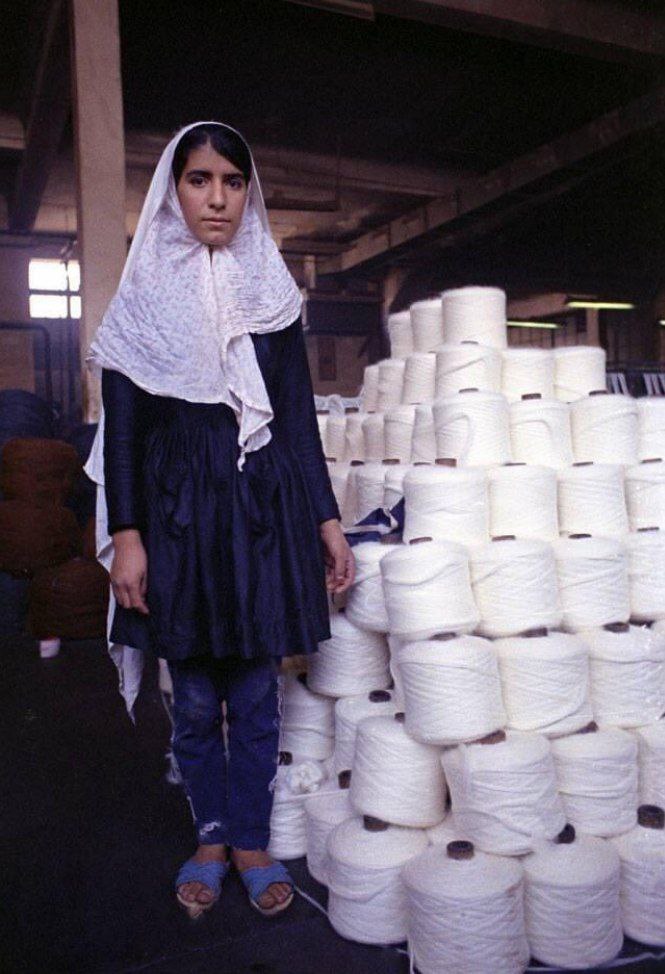 کارگر زن کارخانه ریسندگی