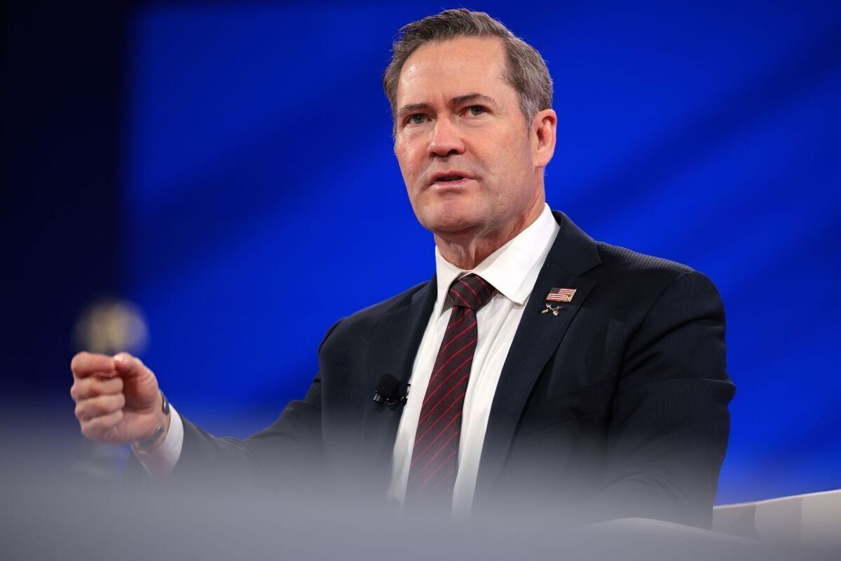 مشاور امنیت ملی ترامپ و معاونش