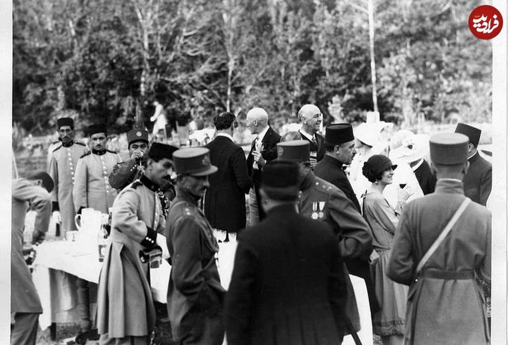 ضیافت تاجگذاری رضاخان