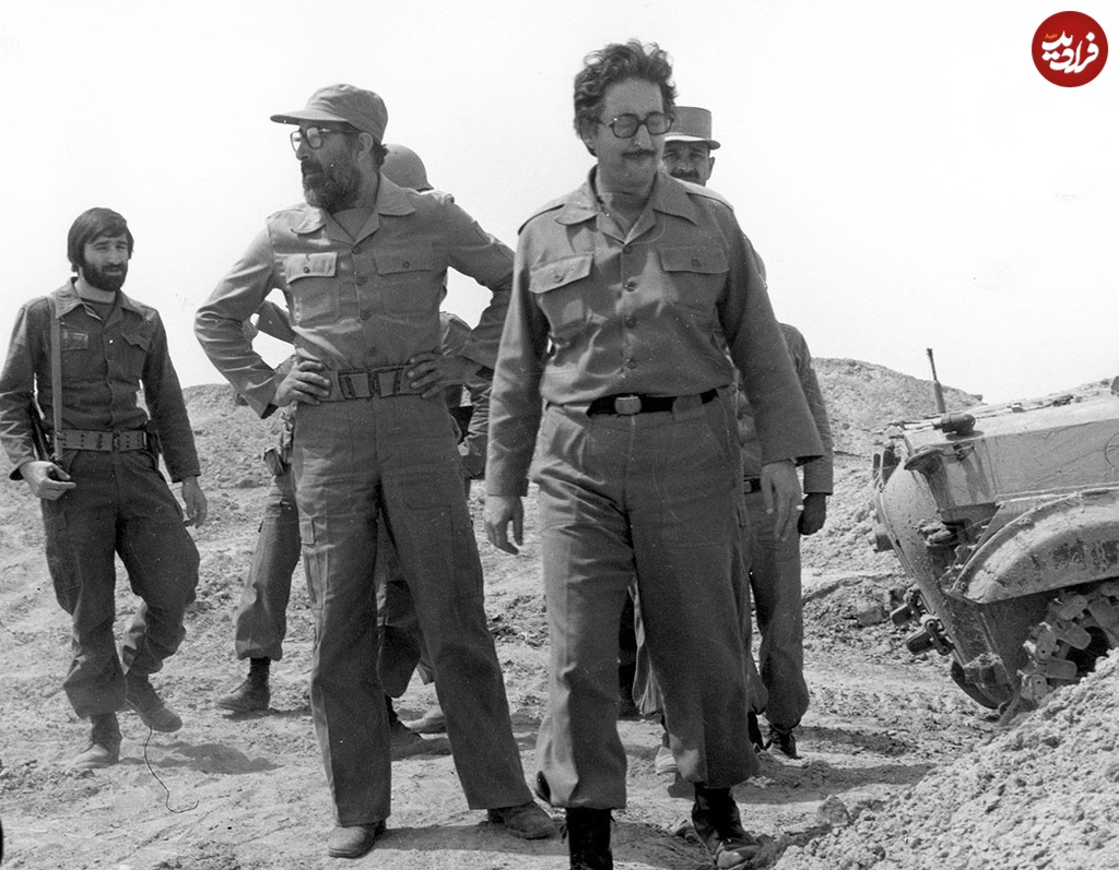 بنی‌صدردر کنار مصطفی چمران