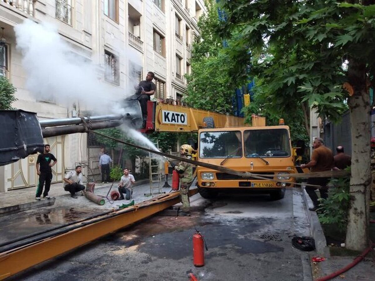 واژگونی جرثقیل در غرب تهران