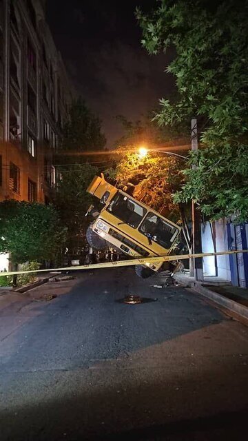 واژگونی جرثقیل در غرب تهران