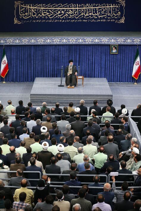 رهبر انقلاب