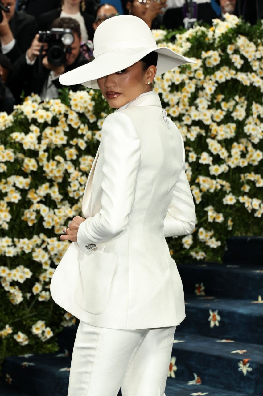 زندایا با یک تیپ شیک و خاص