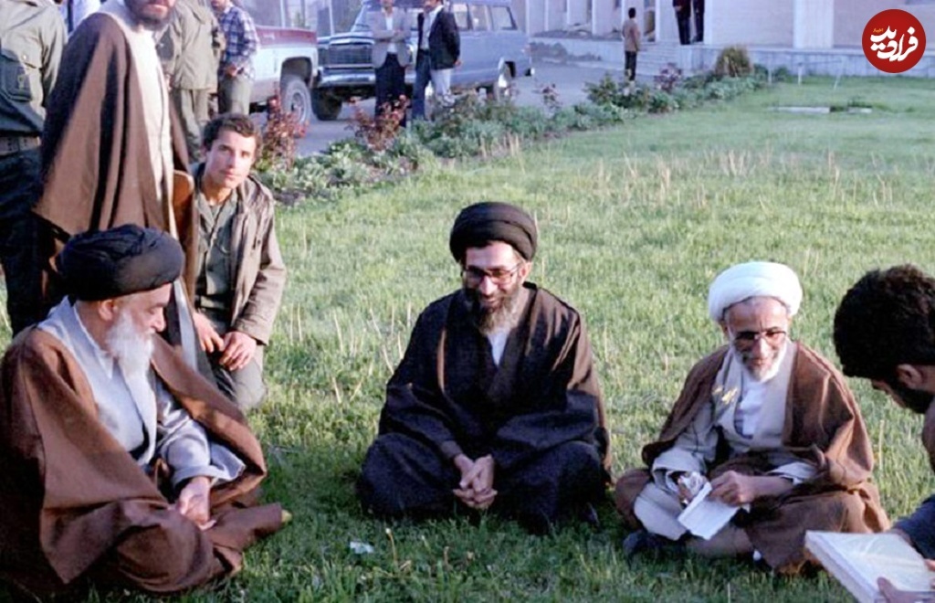 آیت الله جنتی در کنار رهبری