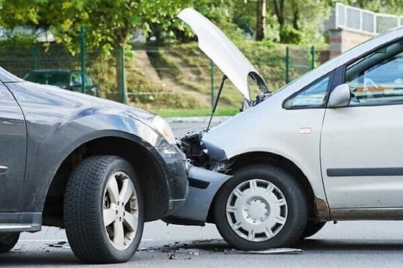 صحنه تصادف دو ماشین