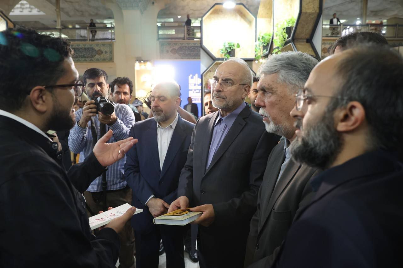 بازدید قالیباف از نمایشگاه کتاب