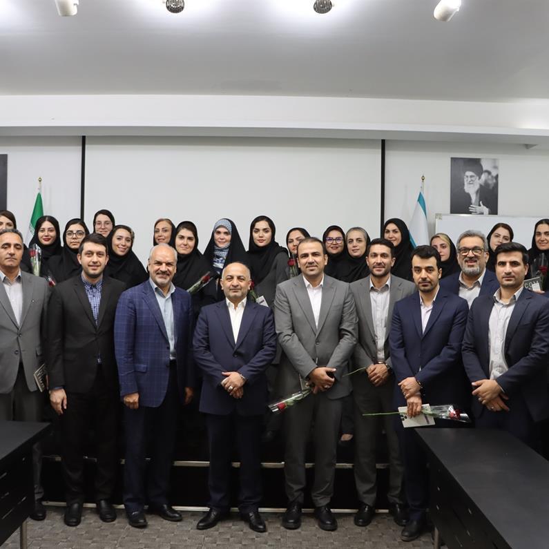 مدیرعامل بیمه دی: بیمه هوشمند با کارکنان خلاق و با دانش، محقق می شود مدیرعامل بیمه دی: بیمه هوشمند با کارکنان خلاق و با دانش، محقق می شود