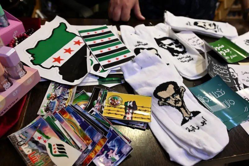 فروش جوراب‌ با چهره بشار اسد