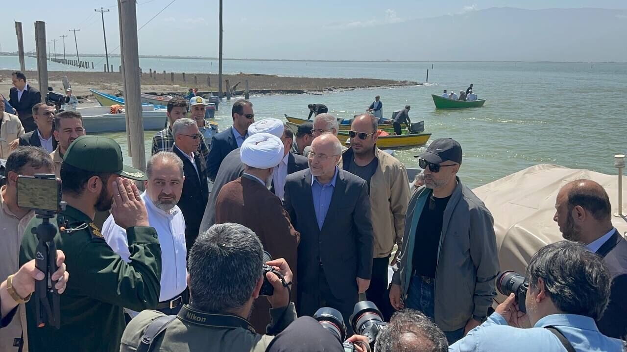 محمدباقر قالیباف در دریا