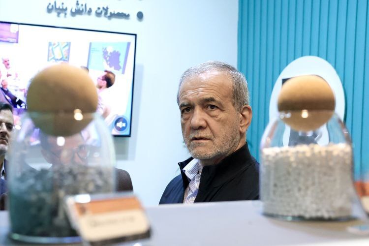 بازدید مسعود پزشکیان از نمایشگاه نفت