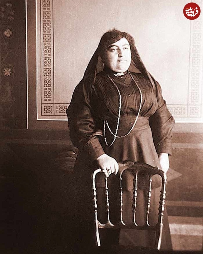 استایل اروپایی مادر احمدشاه