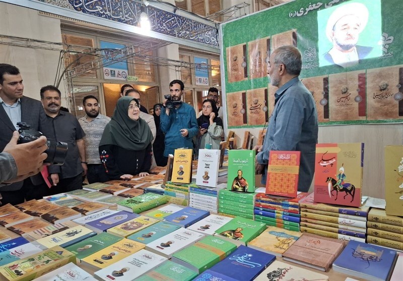 حضور سخنگوی دولت در نمایشگاه کتاب تهران بازدید سخنگوی دولت از نمایشگاه کتاب