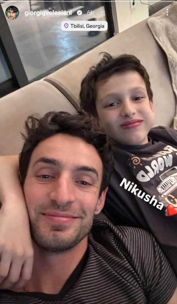 گئورگی گولسیان در کنار پسرش گئورگی گولسیان در کنار پسرش