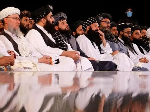 طالبان نشسته در یک جلسه