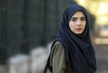 المیرا دهقانی با مقنعه