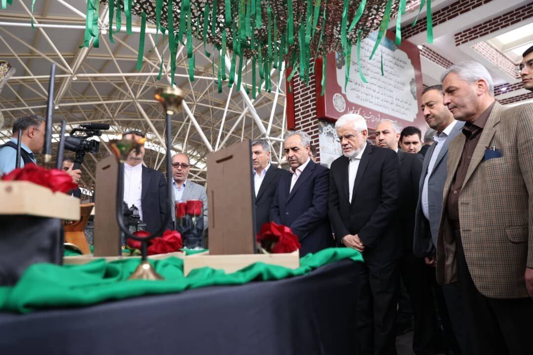 ادای احترام عارف