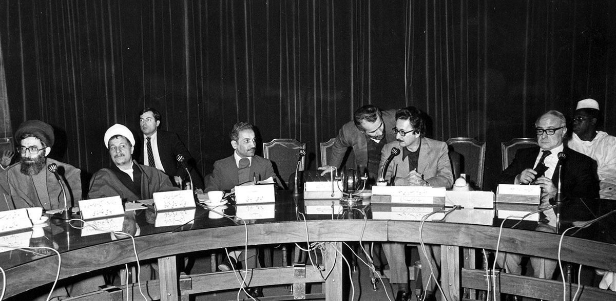 ژست بنی صدر