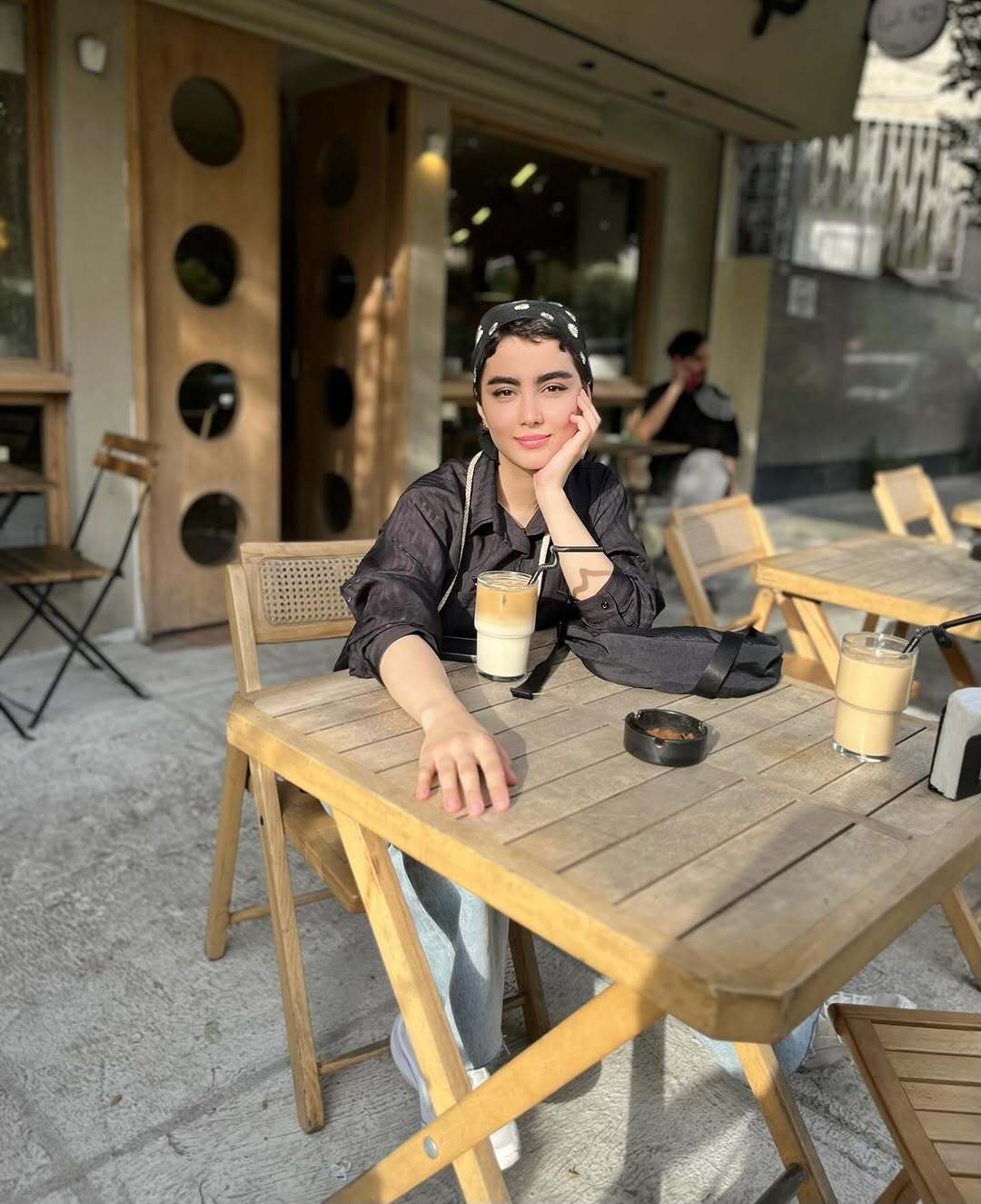 سارا سریال پایتخت با استایل گنگ و بهاری