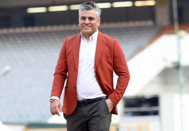 مدیر اجرایی پرسپولیس با کت آجری