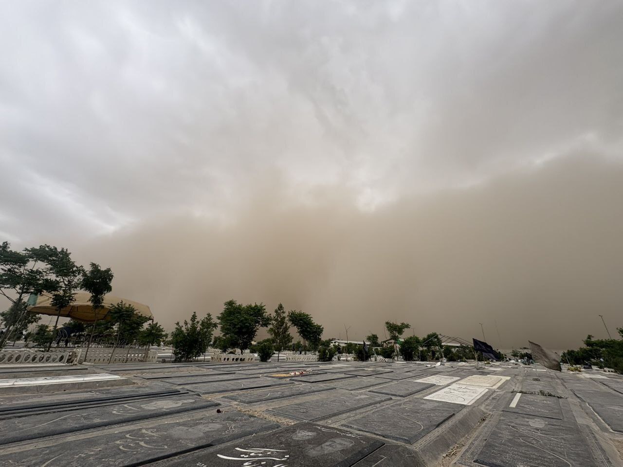 بهشت زهرا چند ثانیه پیش از طوفان