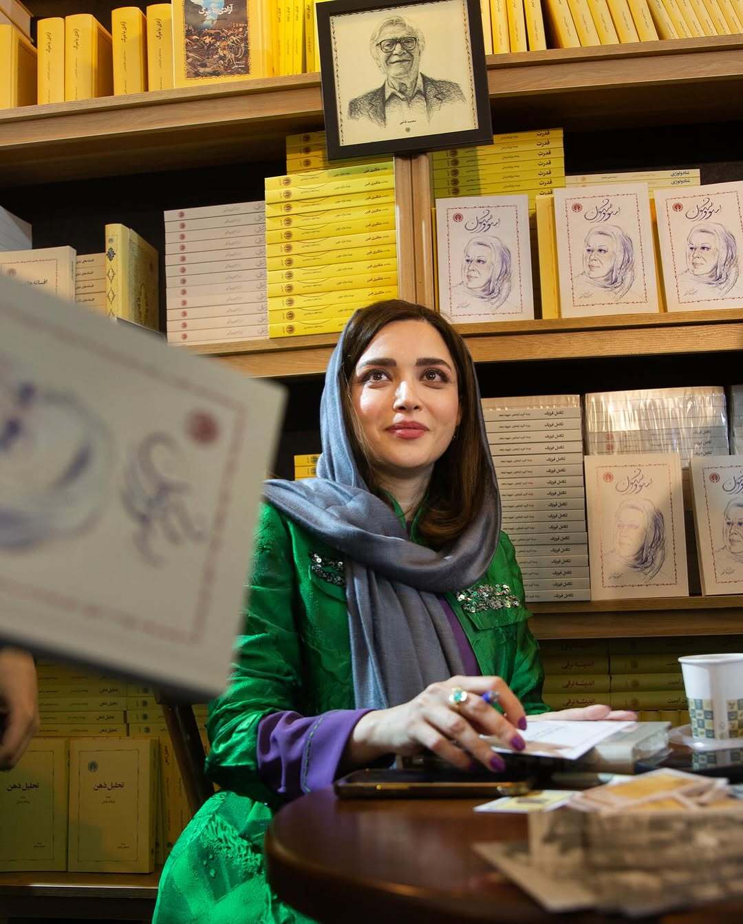 بهنوش طباطبایی در نمایشگاه کتاب