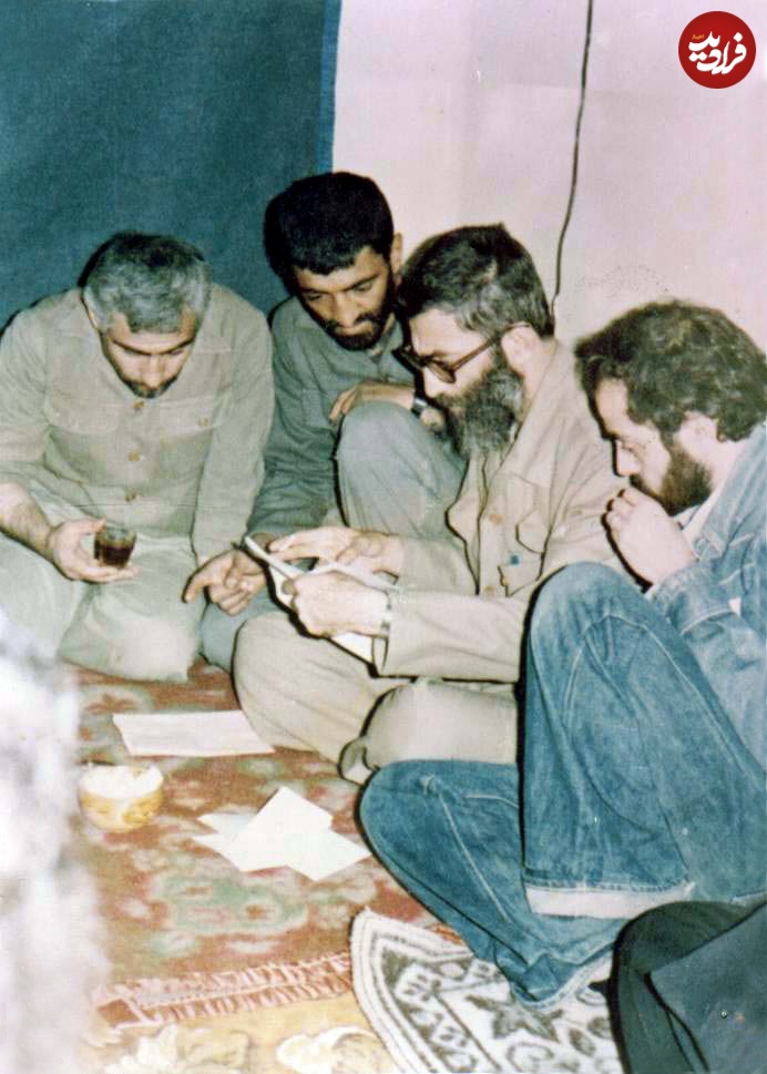 احمد متوسلیان در کنار رهبری