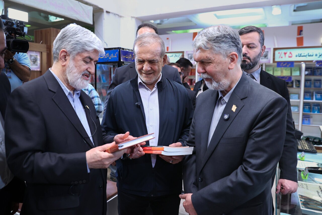 مسعود پزشکیان و علی مطهری