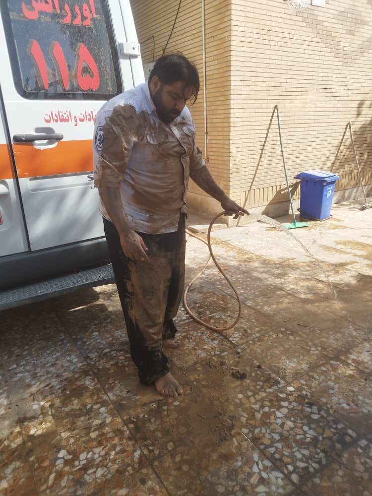 شیرجه امدادگر اورژانس به کانال آب