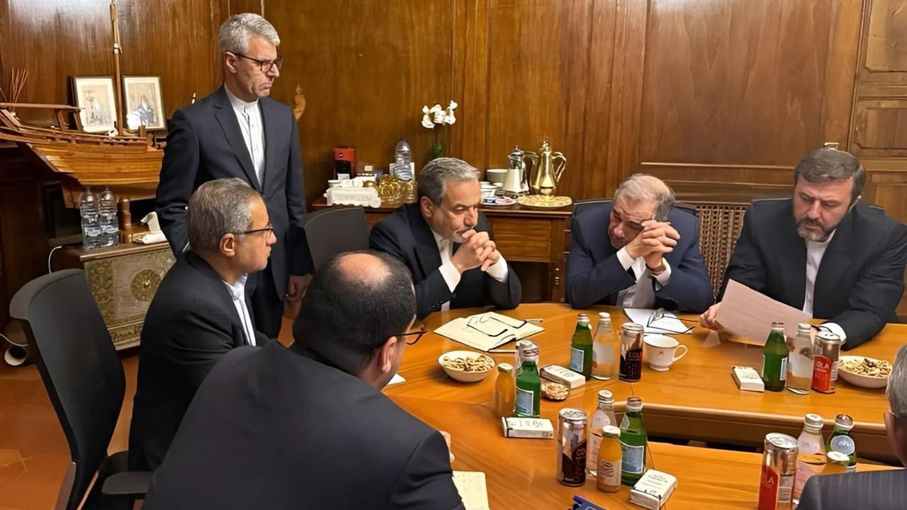 مساله تحریم‌ها روی میز مذاکرات