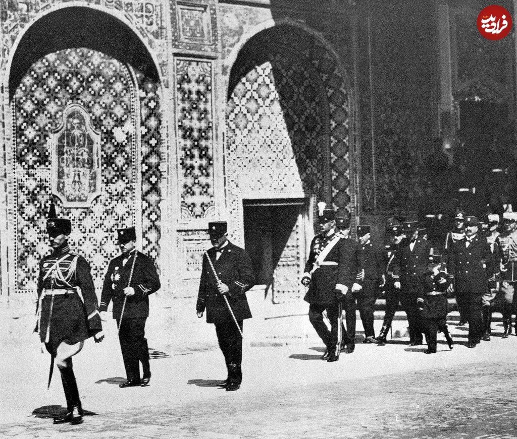 رضاخان در کاخ گلستان