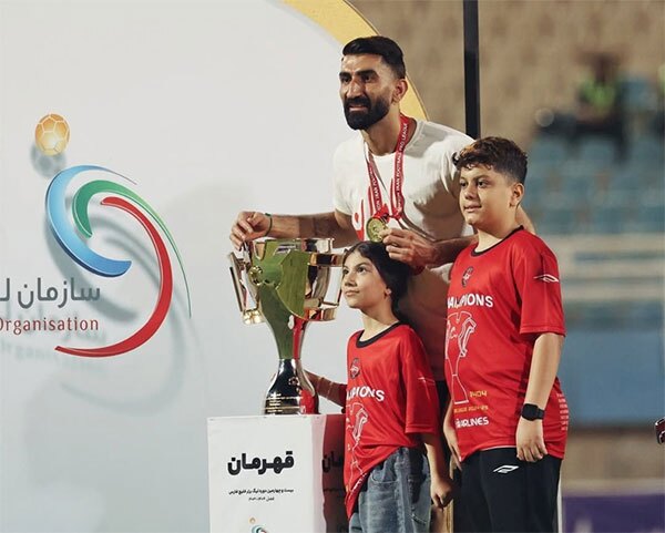 علیرضا بیرانوند با دو فرزندش