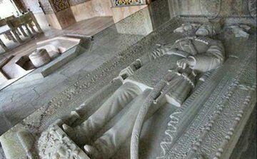 سنگ قبر ناصرالدین‌شاه