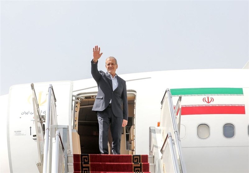 مسعود پزشکیان در هواپیما