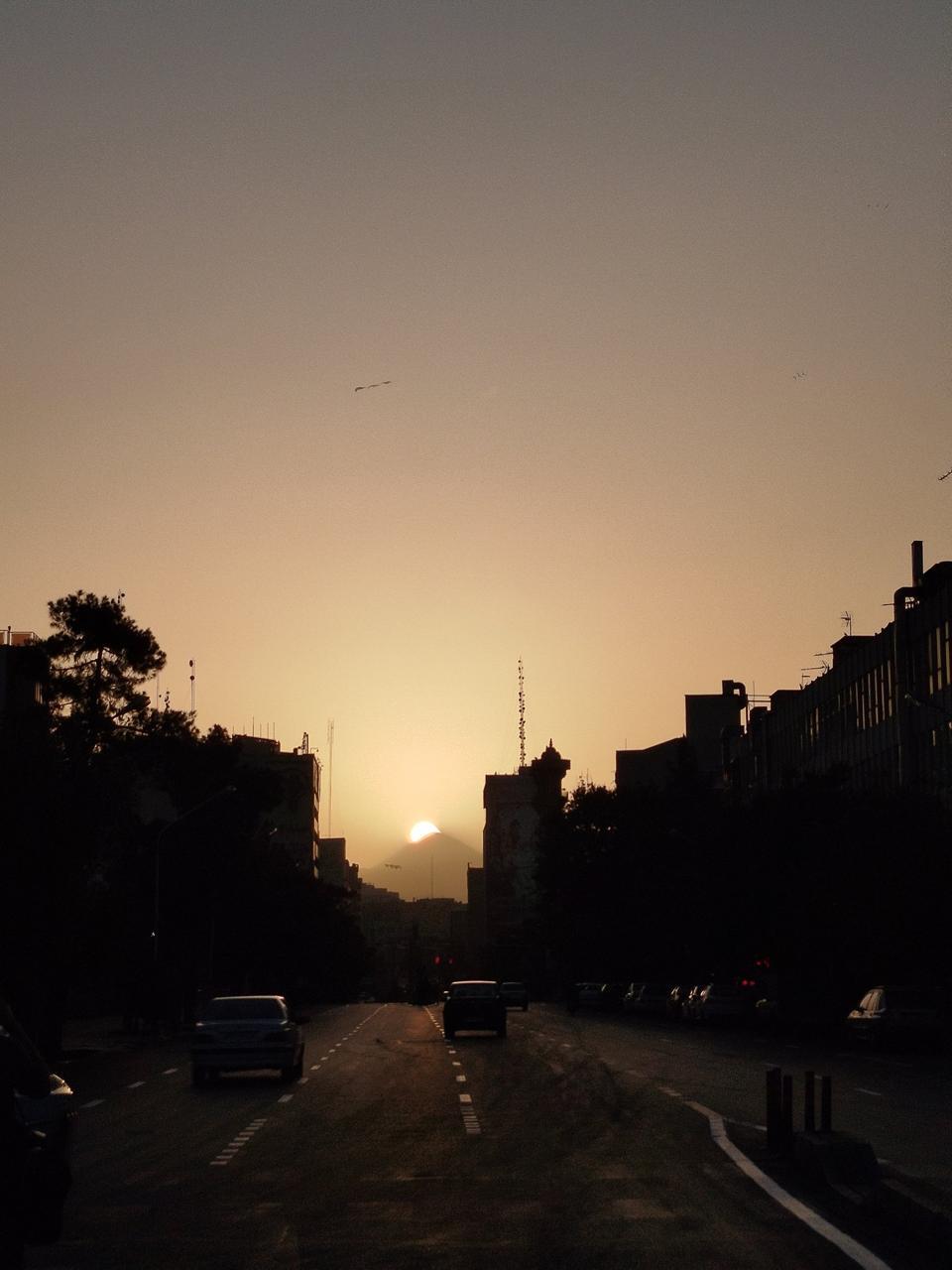 طلوع خورشید از قله دماوند