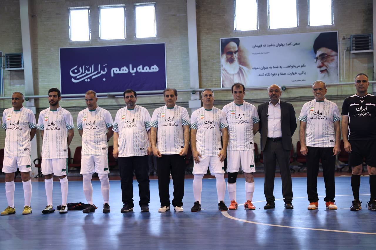 عکس/ پزشکیان پا به توپ شد