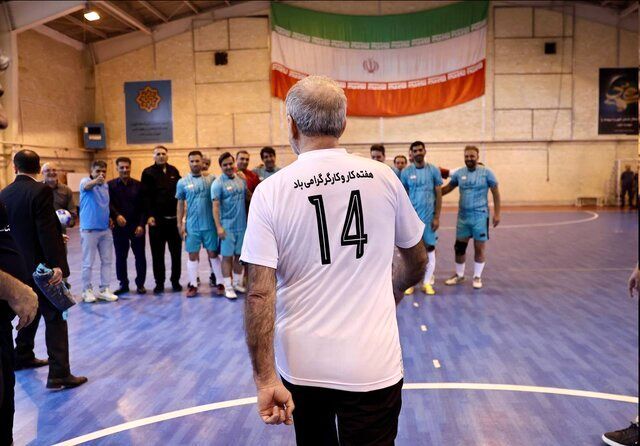 عکس/ پزشکیان پا به توپ شد