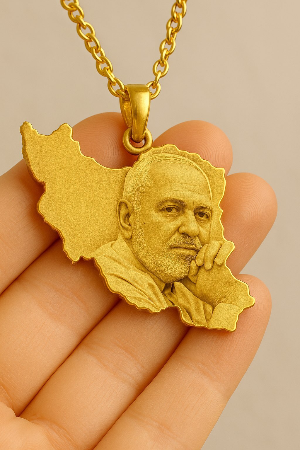 عکس/ پلاک طلا با چهره محمد جواد ظریف