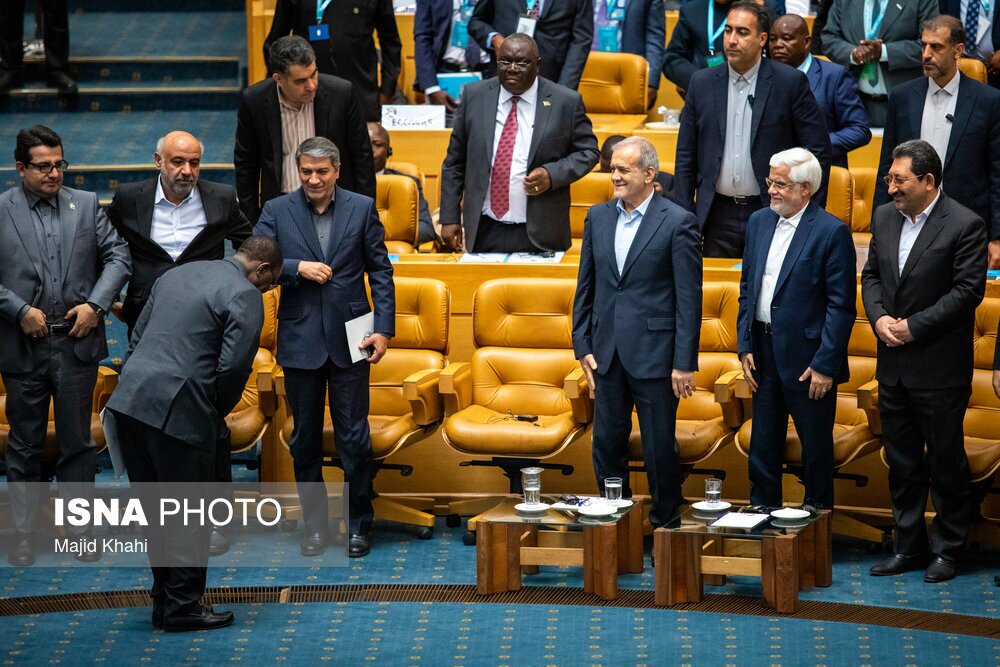 عکس/ ادای احترام مقام خارجی به مسعود پزشکیان