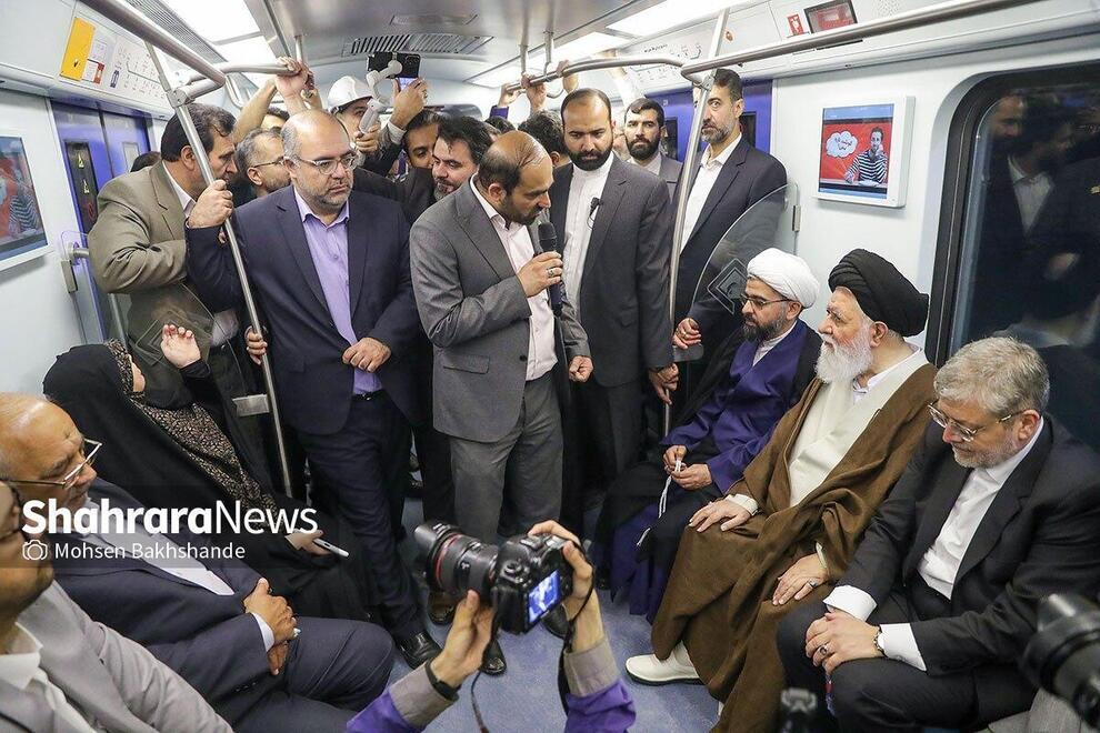 عکس/ علم‌الهدی در مترو مشهد