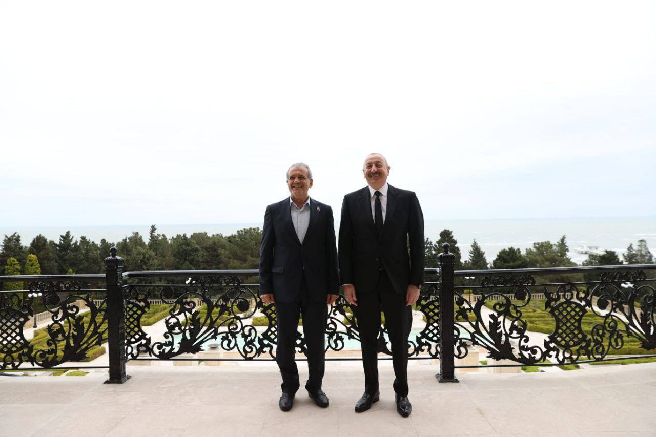 ملاقات صمیمی و دوستانه الهام علی اف و پزشکیان