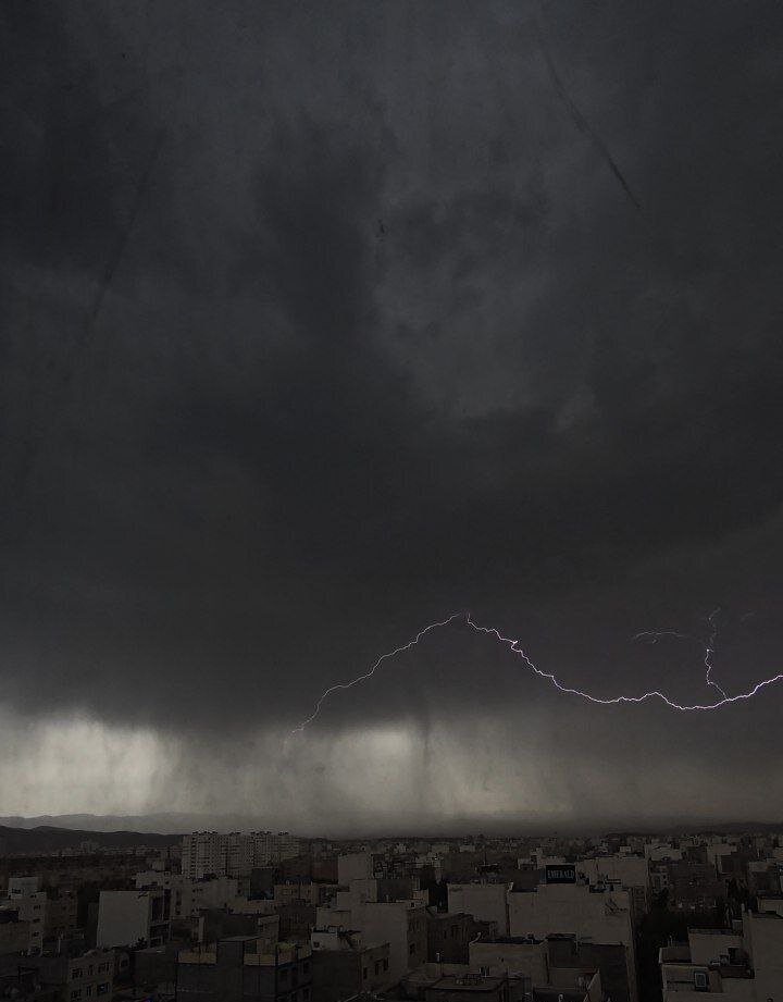 آسمان مشهد در سیاهی مطلق