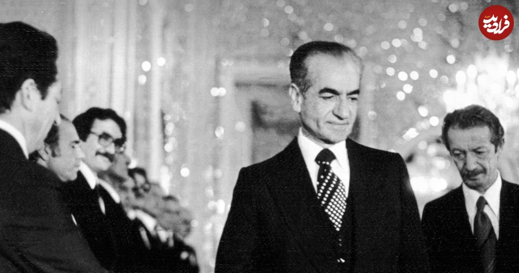 محمدرضا پهلوی با لباس رسمی