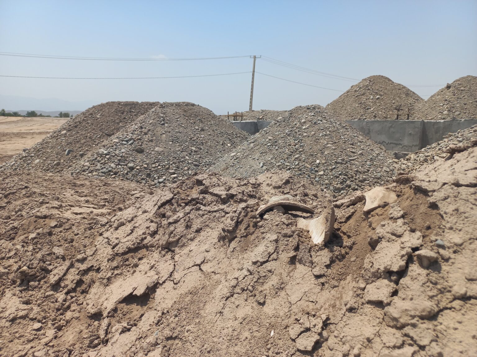 ساخت ورزشگاه روی تپه کنارصندل