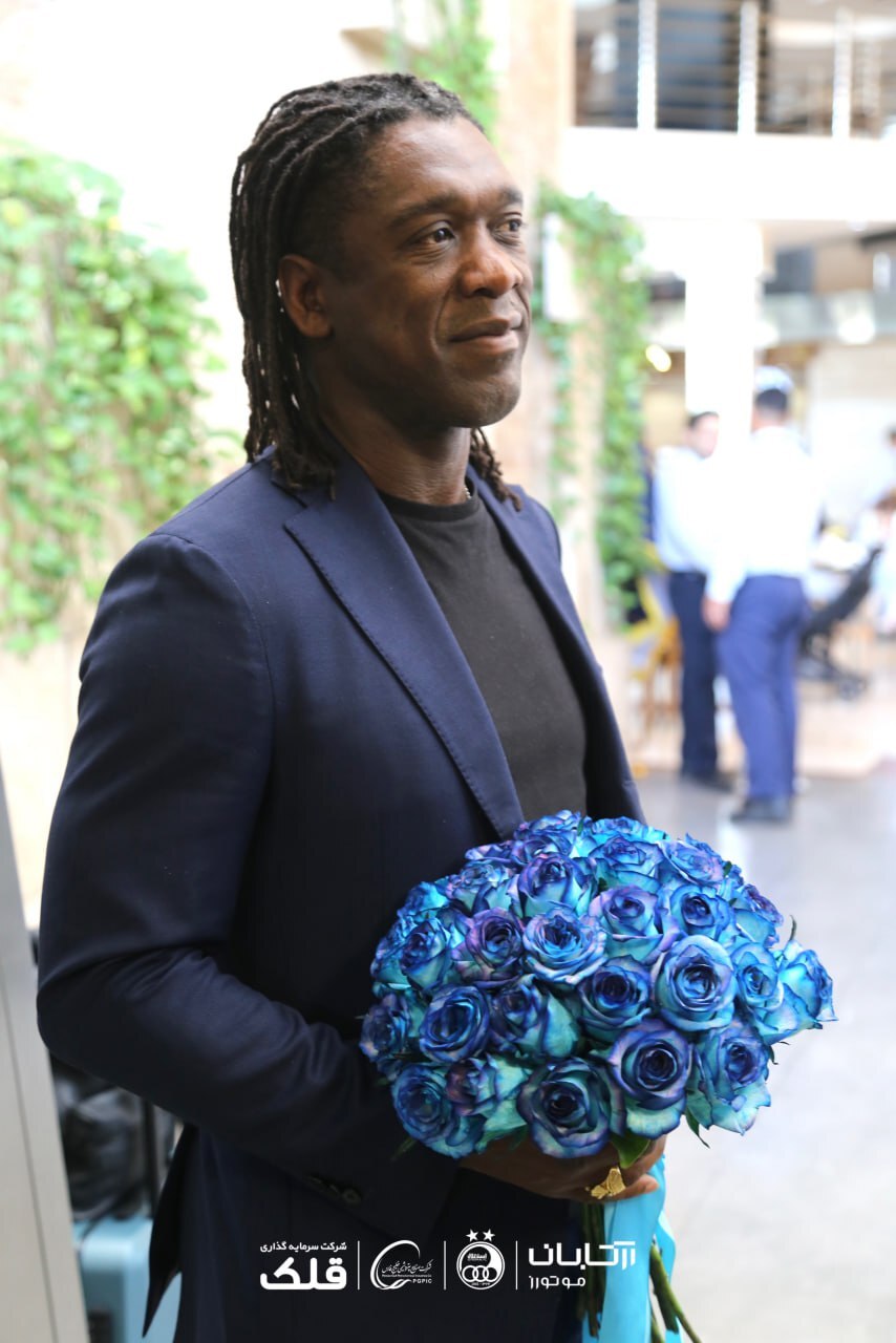 کلارنس سیدورف در فرودگاه