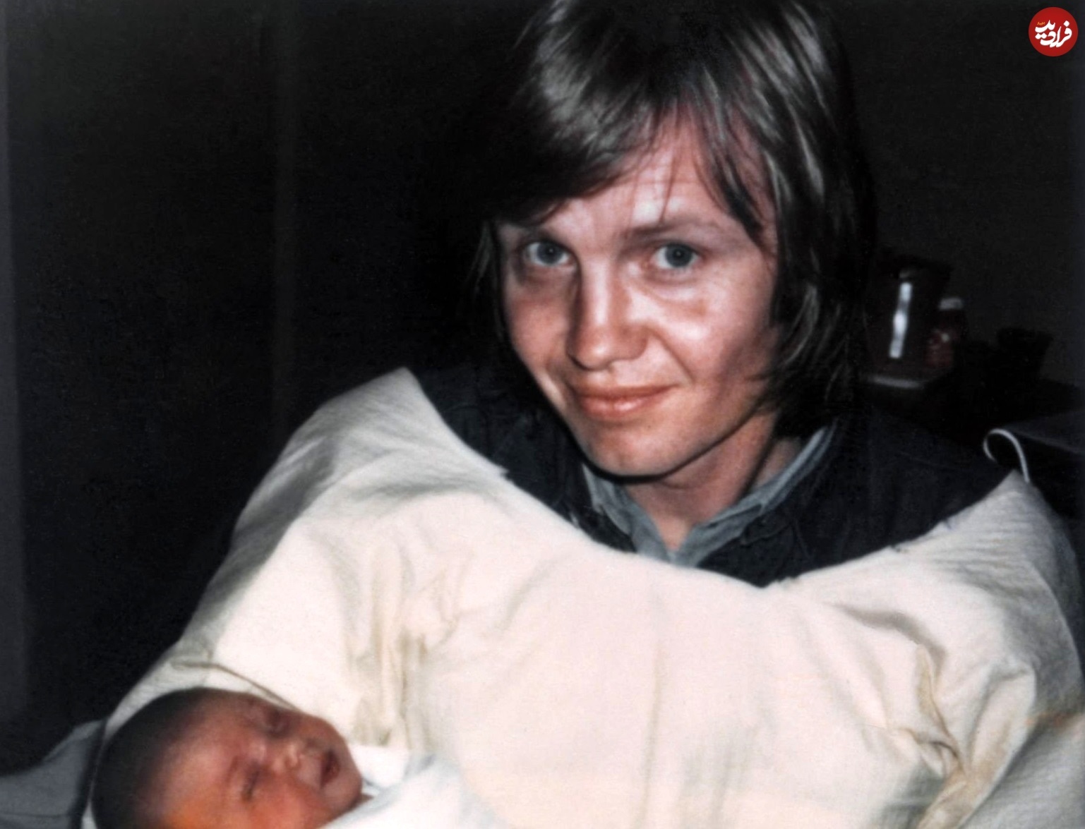 آنجلینا جولی در آغوش پدرش