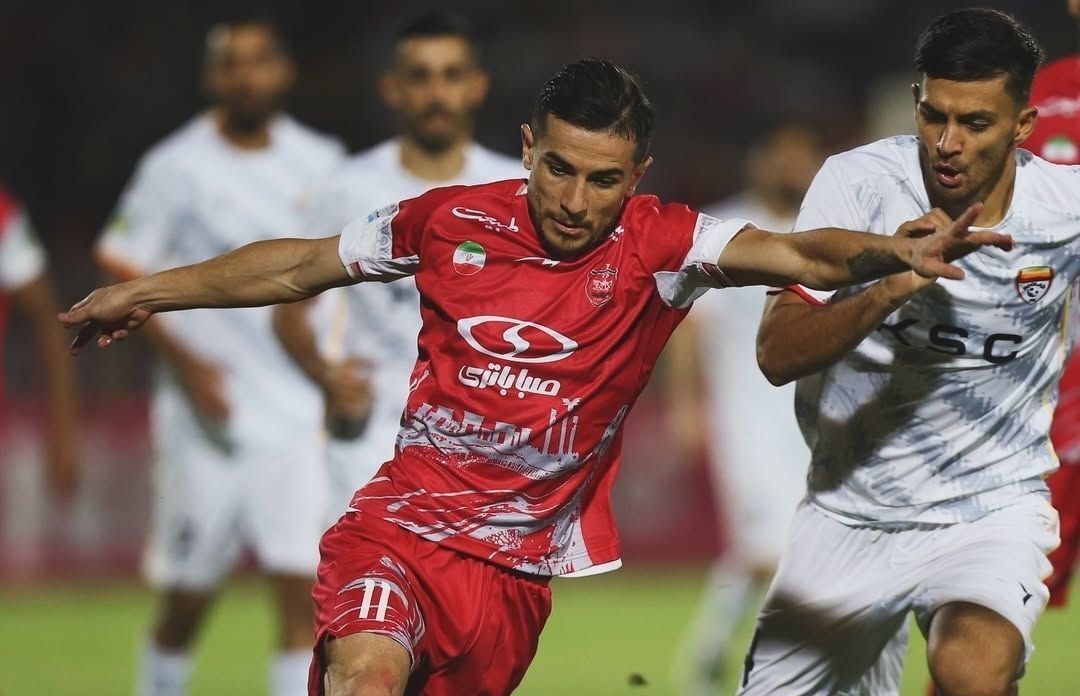 فرشاد احمدزاده در زمین بازی فرشاد احمدزاده در زمین بازی