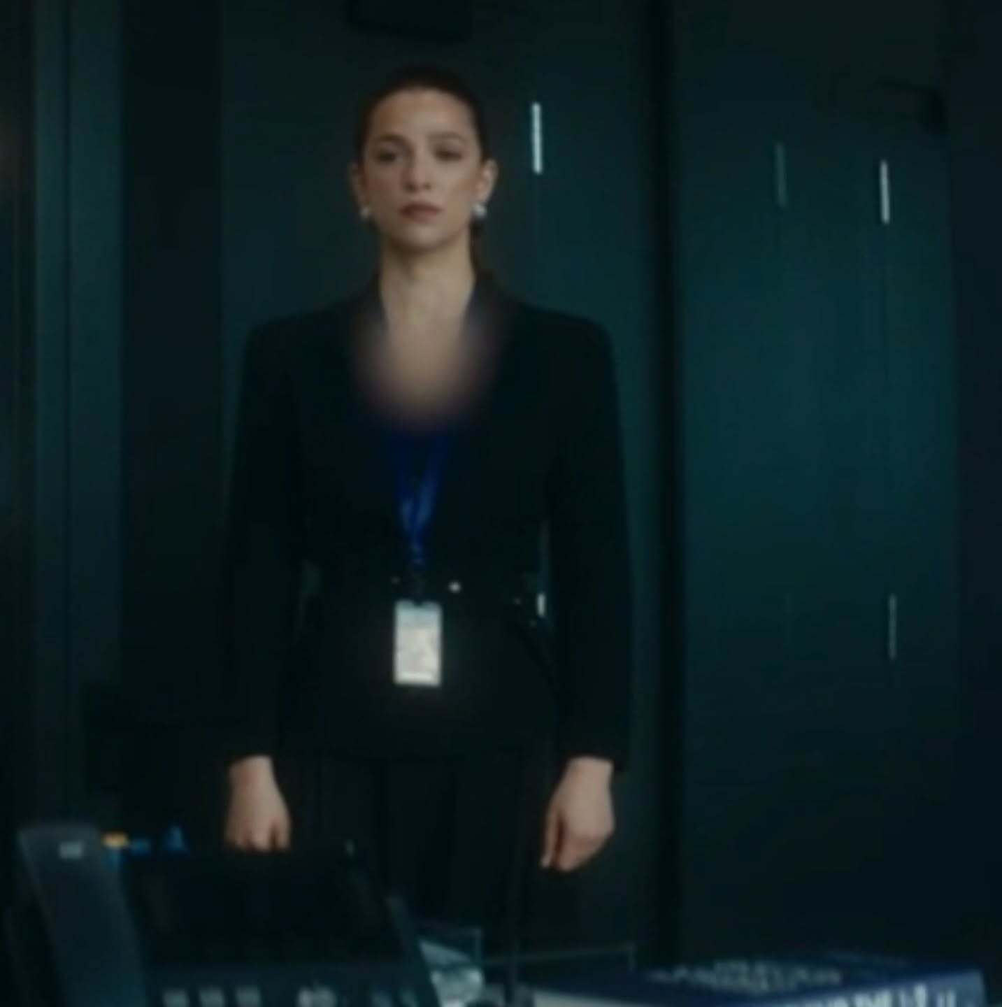 سانسور عجیب و ناشیانه لباس یک خانم در تلویزیون